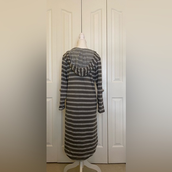 Max Studio Sleepwear Grey and White Striped Women’s Nighty With Hood Size M - Picture 4 of 4